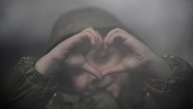 FOTO: Desing Tembakan Rusia dan Duka Lara Anak-anak Ukraina