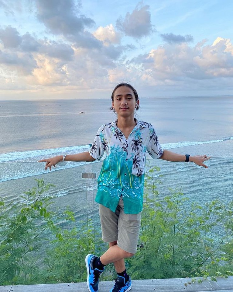 Bowo Alpenliebe mengembangkan kariernya main di sinetron Laga, penampilan terbarunya pun jadi sorotan. Yuk, intip potretnya!