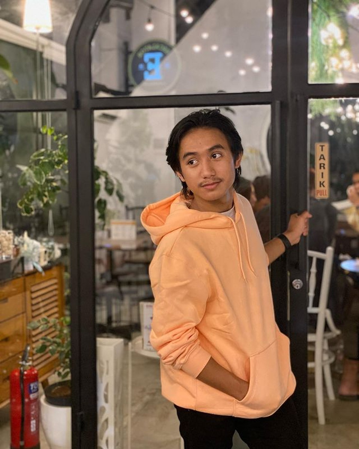 Bowo Alpenliebe mengembangkan kariernya main di sinetron Laga&comma; penampilan terbarunya pun jadi sorotan&period; Yuk&comma; intip potretnya&excl;