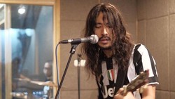 Lirik Lagu Kisah Kita T'lah Usai - Marcello Tahitoe