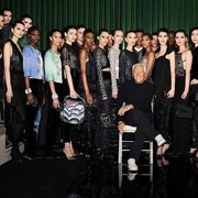 Giorgio Armani Adakan Fashion Show Tanpa Musik Sebagai Solidaritas untuk Ukraina
