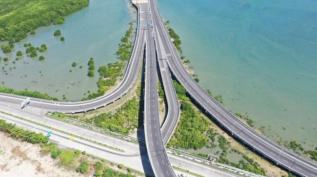 10 Jalan Tol di Indonesia dengan Panorama Alam Terindah