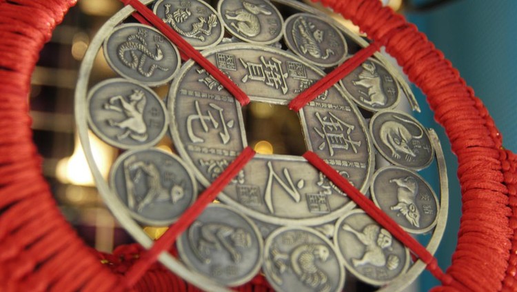 ilustrasi shio Close up of a chinese coin