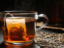 Keseringan Buka Puasa Pakai Teh Hangat, Sehat Nggak Sih?