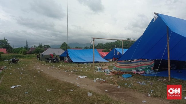 Pengungsi gempa di Pasaman Barat, Sumatra Barat mulai diserang pelbagai penyakit di antaranya dari Infeksi pada Saluran Pernafasan (ISPA) hingga gatal-gatal.