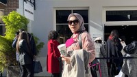 <p>Rencananya, kedua Bunda ini akan menghadiri acara Paris Fashion Week bersama pasangan crazy rich Malang. (Foto: Instagram @ecaprasetya)</p>