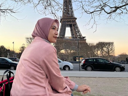 7 Potret Mommy ASF Layangan Putus & Ririe Fairus Liburan Bareng di Paris