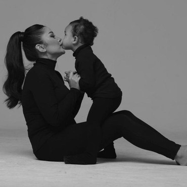 Penuh Haru, Begini Cara Mutia Ayu Kenalkan Wajah Glenn Fredly ke Anak