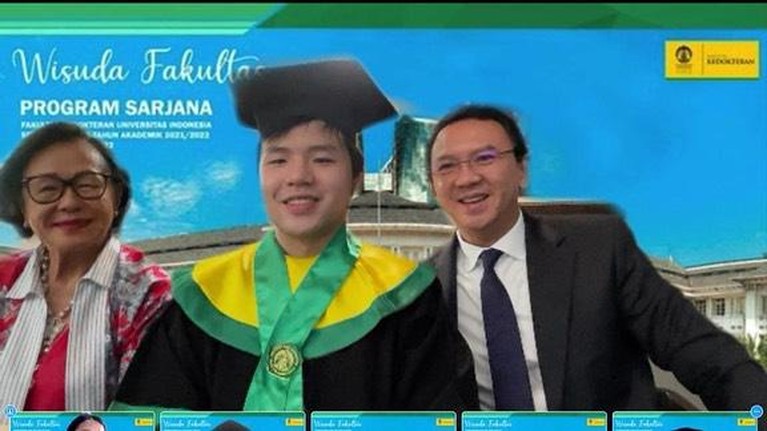 Nicholas Sean Nicholas Sean putra Ahok baru saja menyelesaikan pendidikannya di Fakultas Kedokteran UI. Yuk, intip momen wisudanya!