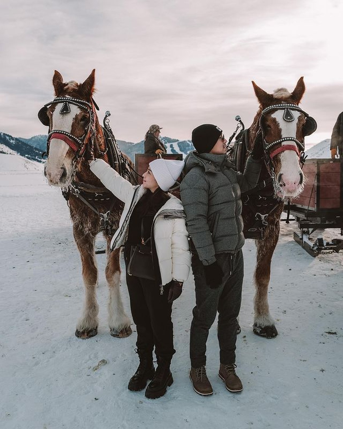 Nikita Willy dan sang suami tercinta memutuskan untuk tinggal dan melahirkan di Amerika&period; Yuk&comma; intip potretnya&excl;