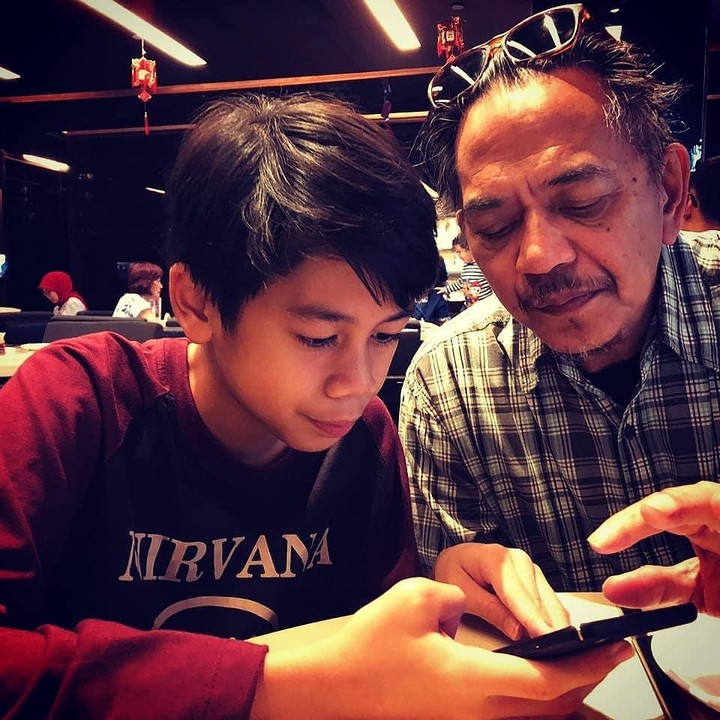 <p>Sedangkan berikut potretnya bersama Ray Sahetapy. Pada sang kakek, Ramiza memanggilnya dengan sapaan Opan. (Foto: Instagram @ramizakuntadi)<br /><br /><br /></p>