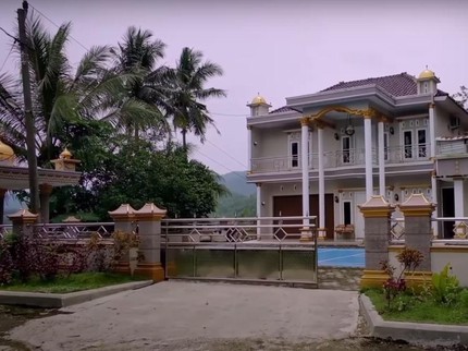 9 Potret Rumah Megah di Tengah Hutan, Sang Pemilik Suka Bangun Masjid