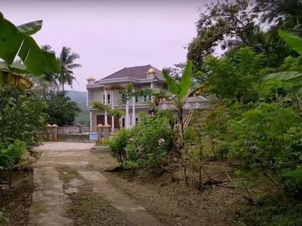 9 Potret Rumah Mewah di Tengah Hutan, Pemiliknya Dermawan Suka Bangun Masjid