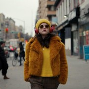 Intip Deretan Kostum Paling Fashionable Selena Gomez di Serial Only Murders in the Building