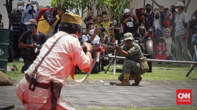 Dua sejarawan UGM menerangkan posisi Sultan HB IX terkait Serangan Umum 1 Maret 1949 yang kemudian diperingati sebagai hari Penegakan Kedaulatan.