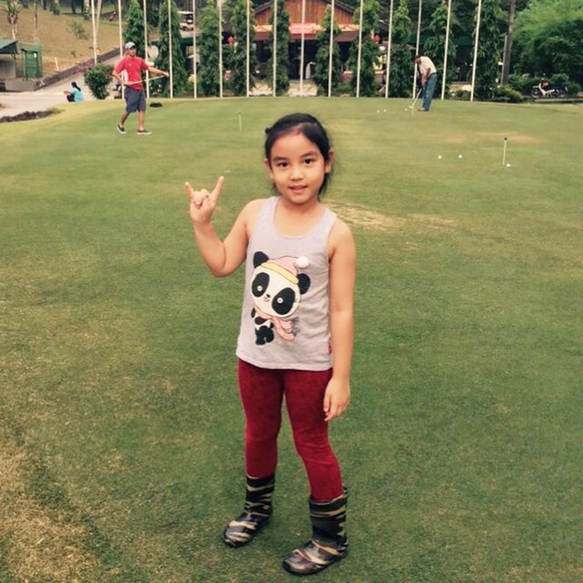 Engku Emran memiliki seorang putri bernama Aleesya yang dulu jadi anak tiri Laudya Cynthia Bella&period; Yuk&comma; intip transformasinya&excl;