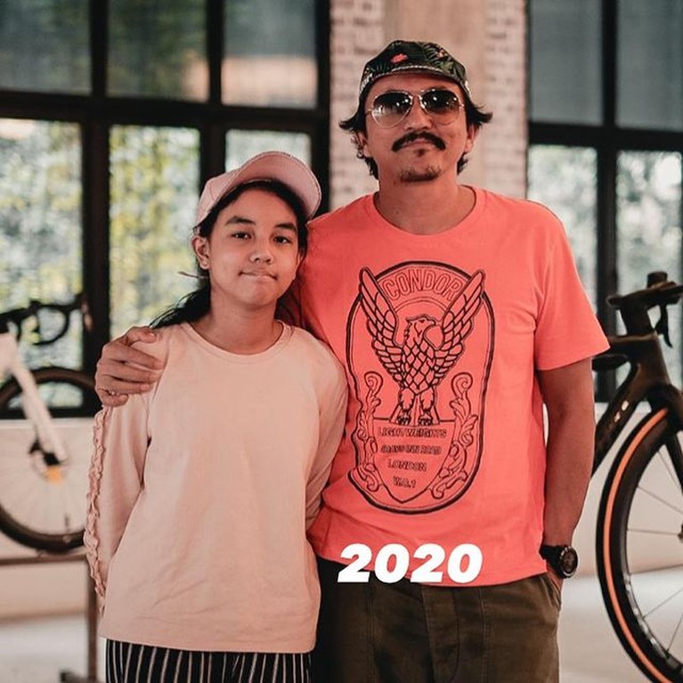 Engku Emran memiliki seorang putri bernama Aleesya yang dulu jadi anak tiri Laudya Cynthia Bella. Yuk, intip transformasinya!