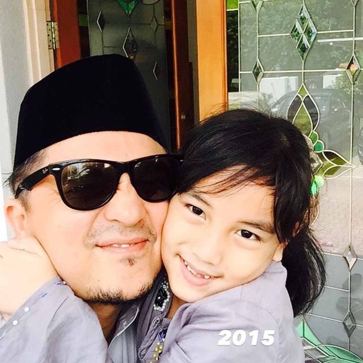 Engku Emran memiliki seorang putri bernama Aleesya yang dulu jadi anak tiri Laudya Cynthia Bella&period; Yuk&comma; intip transformasinya&excl;