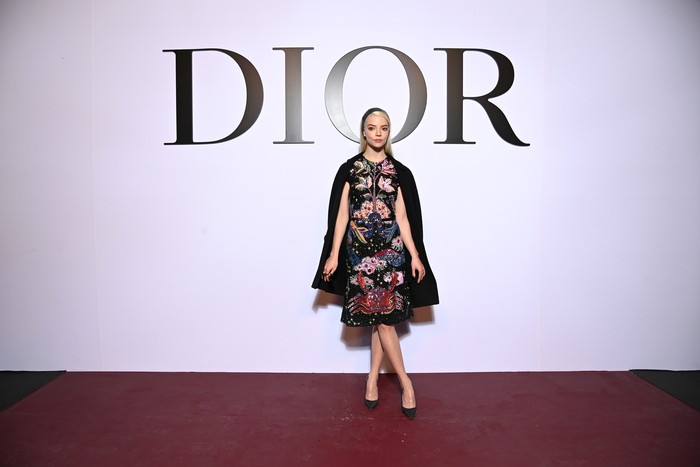 It's all about details! Gaun detail embroidery menjadi pilihan Anya Taylor-Joy untuk tampil classy dan modis. Foto: Getty Images For Dior/Pascal Le Segretain