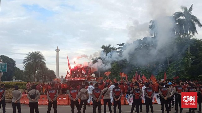 Dirlantas Polda Metro Jaya mengatakan mengantisipasi aksi massa yang berlangsung di depan DPR hingga Harmoni besok, pihaknya akan melakukan penutupan jalan.