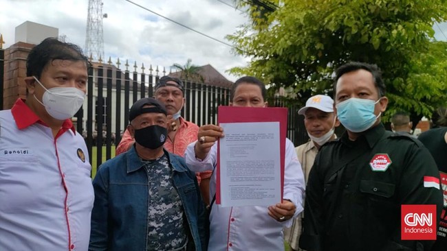 Roy Suryo dianggap telah menimbulkan kegaduhan dan berpotensi memecah belah persatuan karena memotong video pernyataan Menag Yaqut terkait azan.