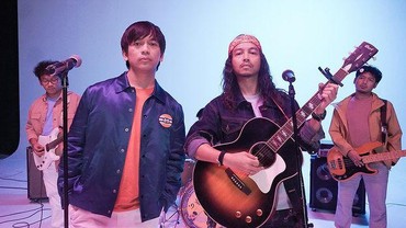 img-title Lirik Lagu Sinema - d'Masiv ft. Fiersa Besari