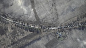 FOTO: Citra Satelit Ungkap Konvoi Pasukan Rusia Mendekati Kiev