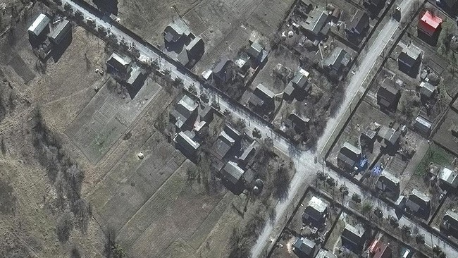 Satelit WorldView-3 Maxar Technologies bisa menangkap kuburan massal dan jasad warga sipil di kota Bucha, Ukraina, karena beresolusi dan berkecepatan tinggi.