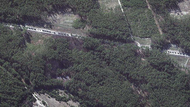 FOTO: Citra Satelit Ungkap Konvoi Pasukan Rusia Mendekati Kiev