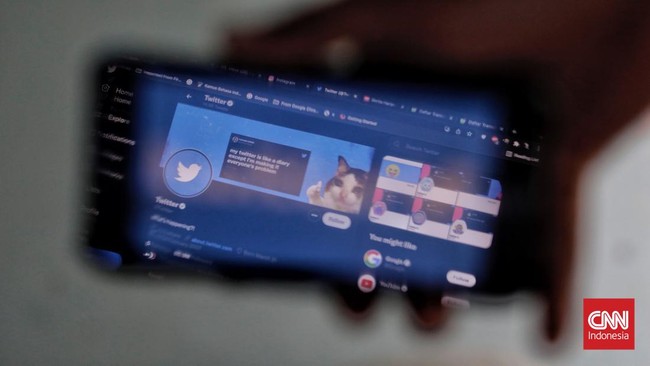 Beberapa warganet menangkap unggahan film bajakan full dalam kicauan yang terpisah. Gonjang-ganjing di Twitter bikin pengawasan lemah?