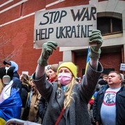 Perjuangan Perempuan Ukraina Melawan Rusia, dari Merakit Bom hingga Angkat Senjata!