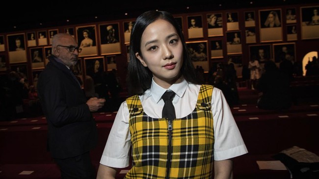 FOTO: Meriah Dior Buka Paris Fashion Week 2022, Ada Jisoo 'BLACKPINK'
