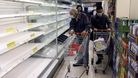 FOTO: Hong Kong Panic Buying Jelang Lockdown