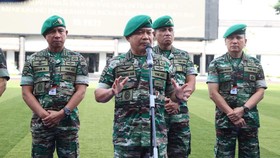 KSAD Dudung Jenguk Istri TNI Korban Penembakan di Semarang