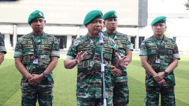 Mobil rombongan KSAD Jenderal TNI Dudung Abdurachman dilaporkan alami kecelakaan lalu lintas di Merauke, Papua.