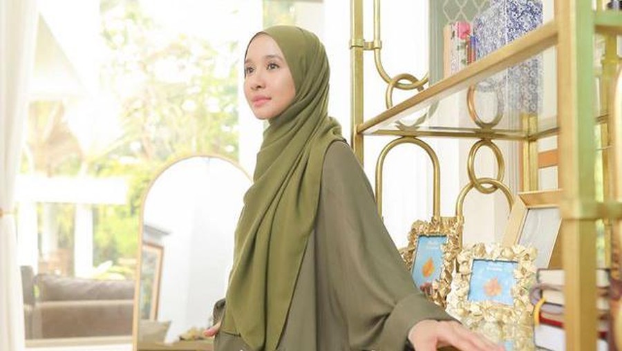 Penampilan Laudya Cynthia Bella usai bercerai dinilai terlalu kurus hingga bikin netizen khawatir. Yuk, intip potretnya!