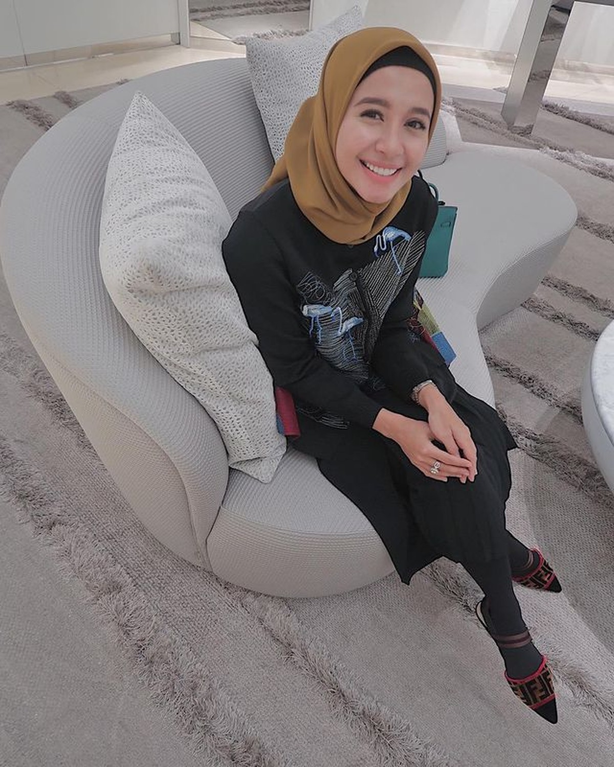 Penampilan Laudya Cynthia Bella usai bercerai dinilai terlalu kurus hingga bikin netizen khawatir&period; Yuk&comma; intip potretnya&excl;