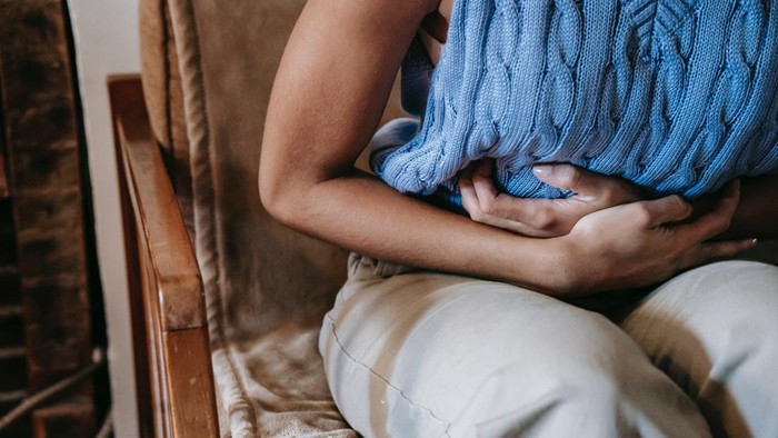 img-title Ramai Video Perempuan Rebahan di KRL karena Nyeri Menstruasi, Netizen Soroti Hilangnya Empati Sang Perekam Demi Keinginan Viral