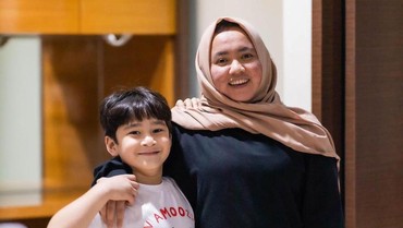 img-title Penampilan Ibu Mbak Lala Pengasuh Sultan Rafathar Disorot, Mirip ABG