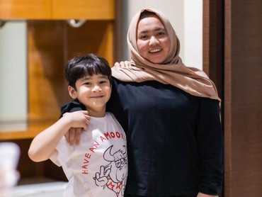 img-title Terpopuler: Gaji Puluhan Juta Mbak Lala hingga Daftar Makanan yang Dikonsumsi Ade Rai