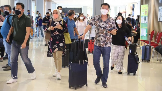Perubahan aturan baru Kemenhub ini adalah pemangkasan masa karantina bagi PPLN, yakni 3 hari bagi mereka yang telah divaksinasi Covid-19 lengkap serta booster.