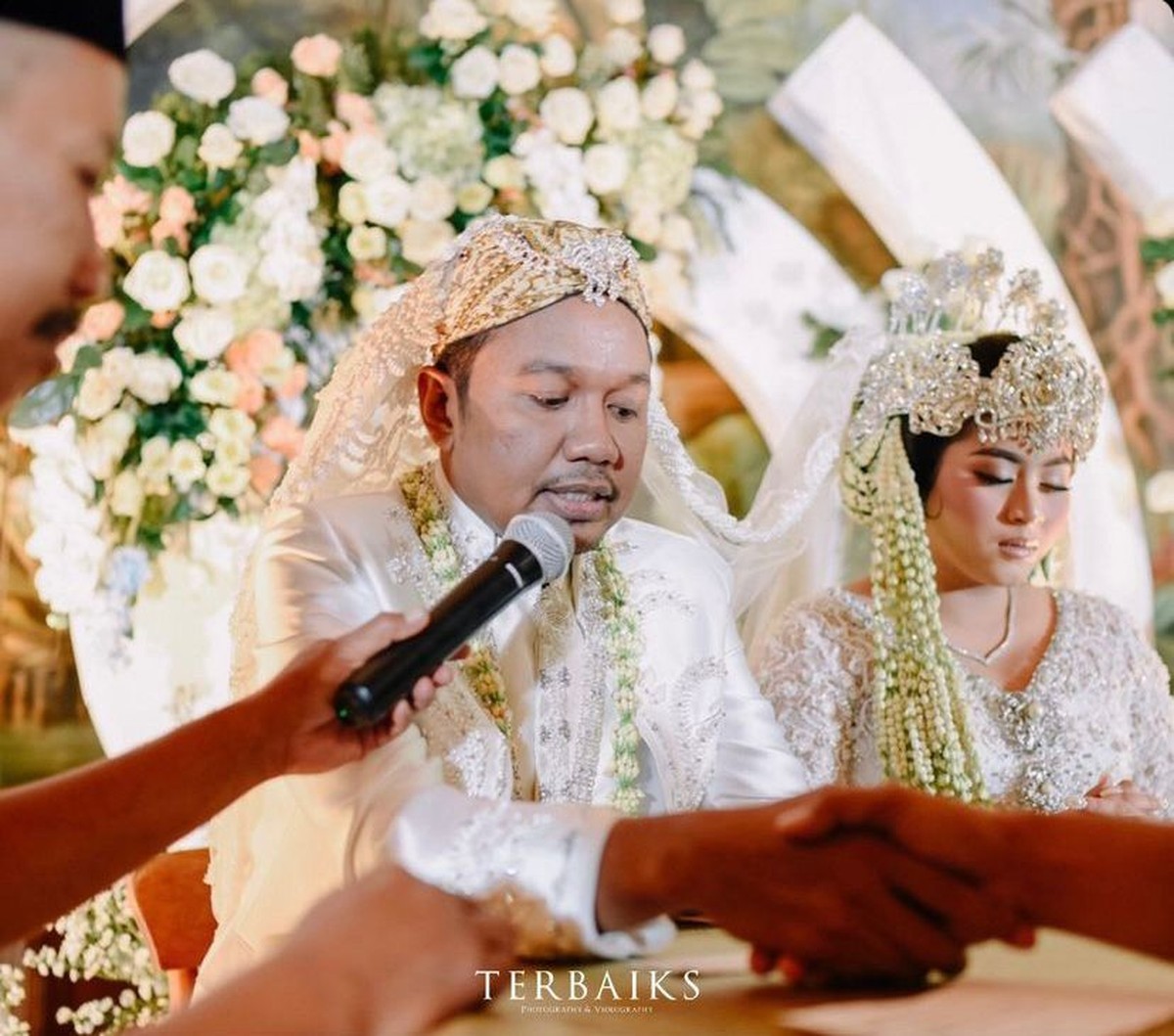 Berbanding terbalik dengan Kalina Oktarani&comma; sang mantan suami Insank Nasruddin baru saja gelar pernikahan&period; Yuk&comma; intip momennya&excl;