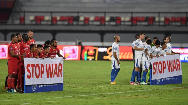 Direktur Persib Teddy Tjahjono mengakui performa Persija Jakarta sedang bagus, tetapi ia tak silau karena performa Maung Bandung juga sedang mentereng.