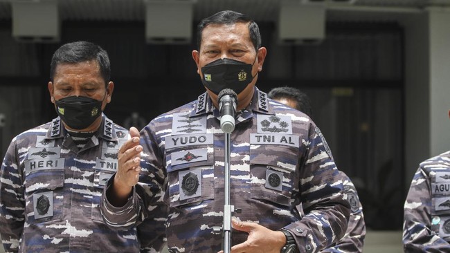 Panglima TNI Minta Prajurit Cegah Karhutla: Kalau Perlu Pakai Dukun Panglima TNI Yudo Margono mengingatkan janji yang pernah disampaikan Presiden Jokowi soal akan mencopot Pangdam yang gagal menangani karhutla.