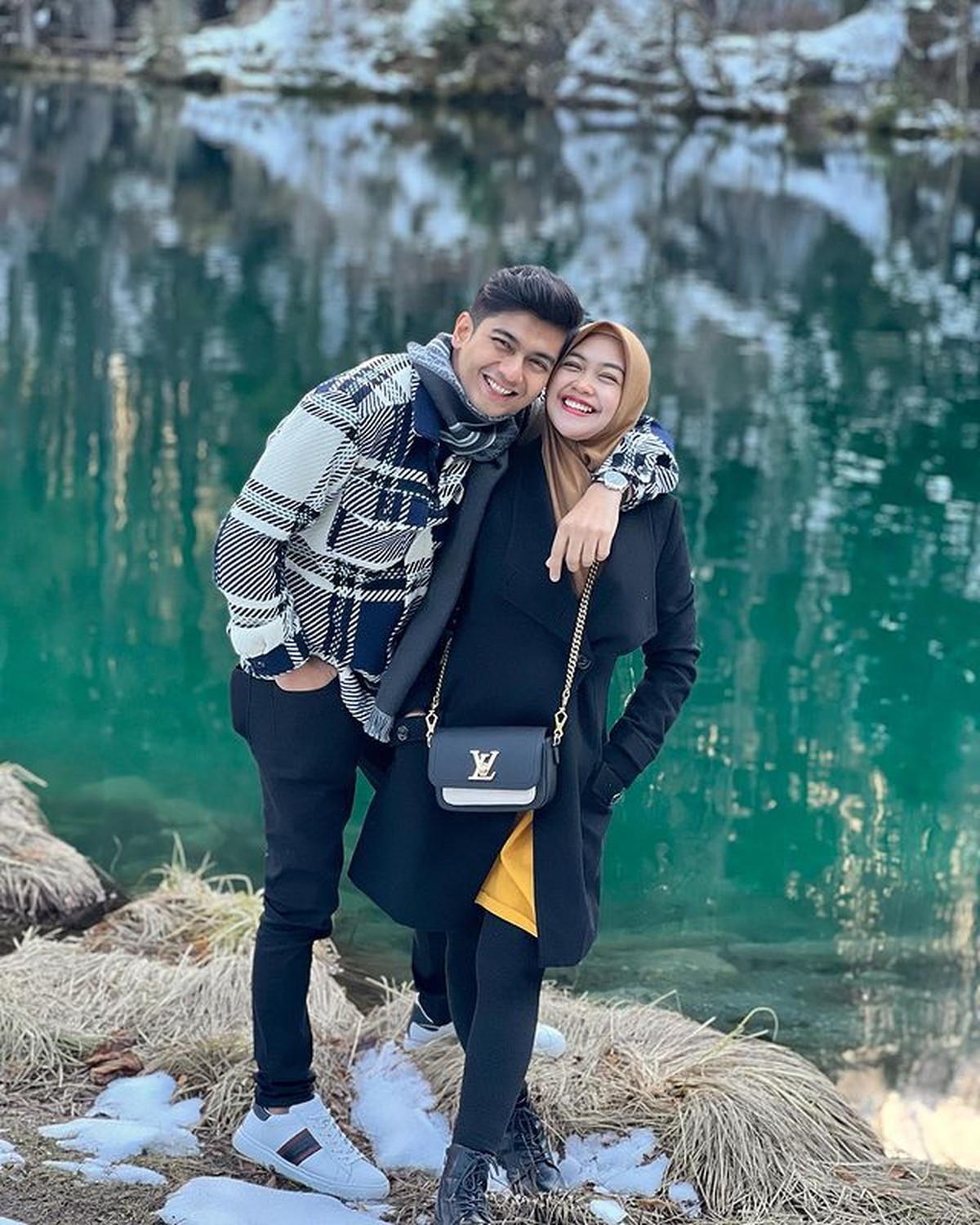 Ria Ricis dan Teuku Ryan Liburan di Swiss