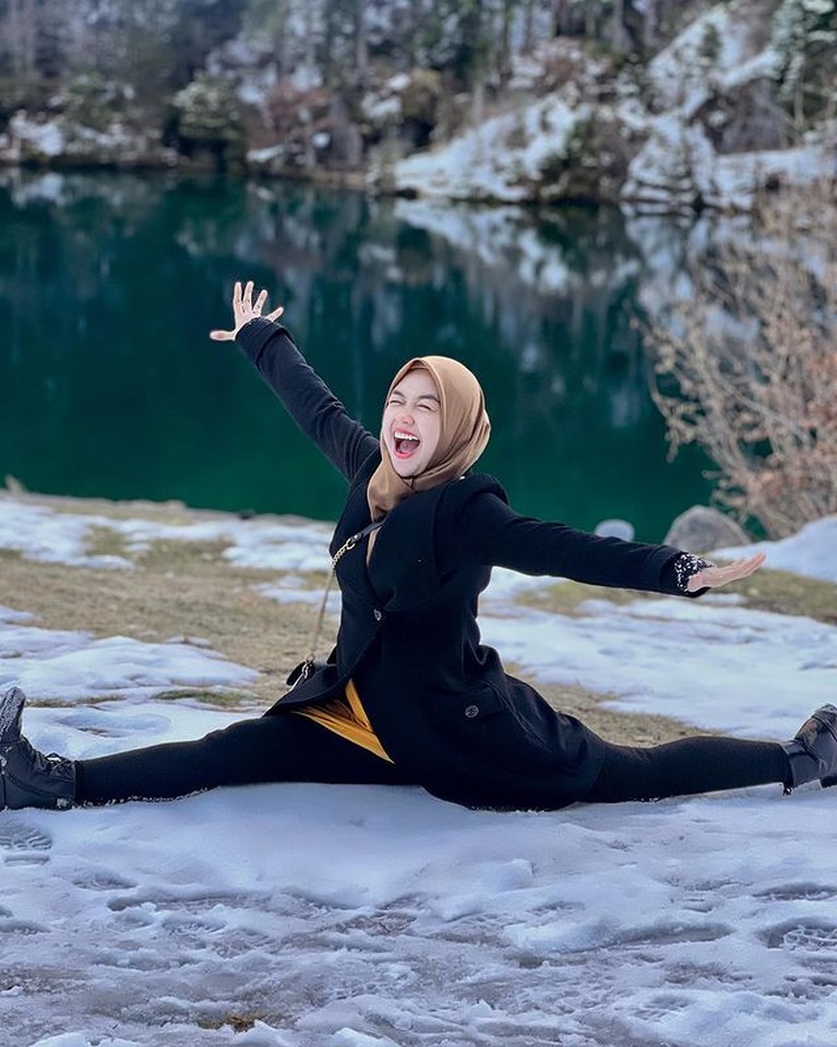 Ria Ricis dan Teuku Ryan Liburan di Swiss