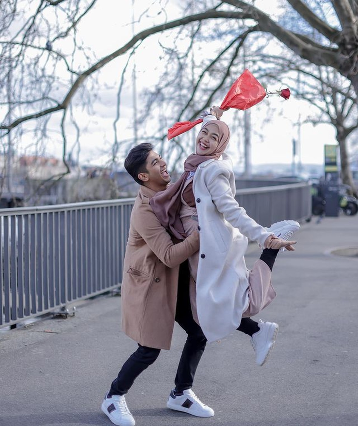 Ria Ricis dan Teuku Ryan Liburan di Swiss