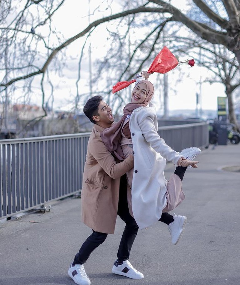 Ria Ricis dan Teuku Ryan Liburan di Swiss
