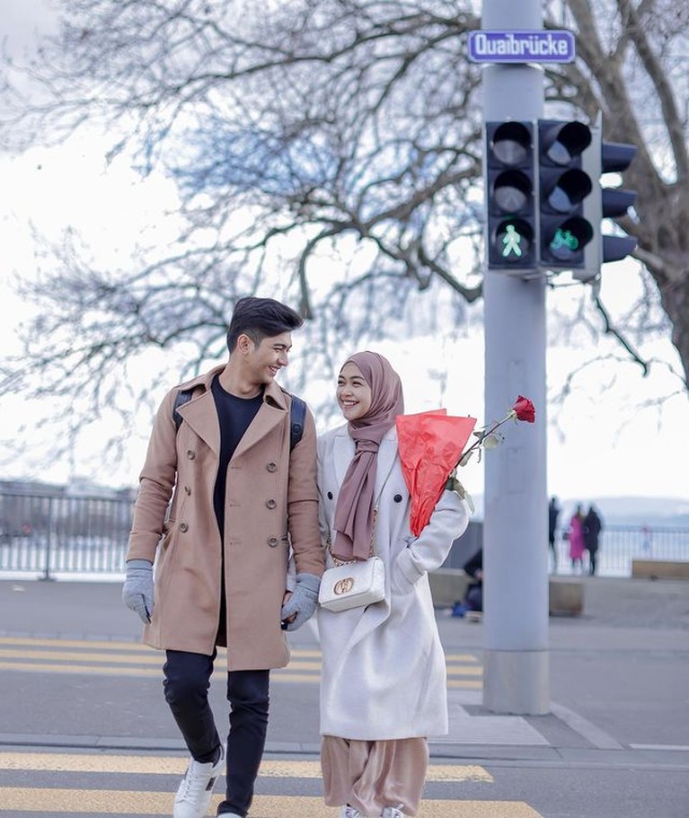 Ria Ricis dan Teuku Ryan Ria Ricis dan Teuku Ryan Liburan di Swiss