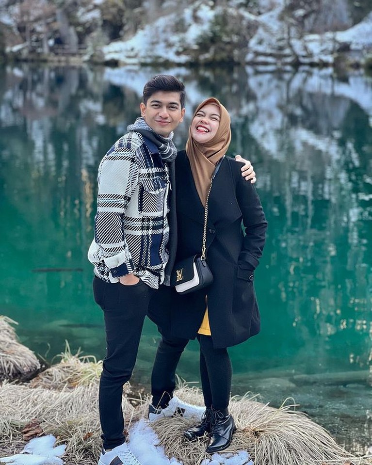 Ria Ricis dan Teuku Ryan Ria Ricis dan Teuku Ryan Liburan di Swiss
